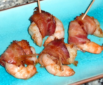 Picture of bacon wrapped shrimp recipe, ready to serve / www.super-seafood-recipes.com
