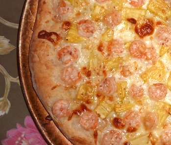 Photo of shrimp pizza / www.super-seafood-recipes.com
